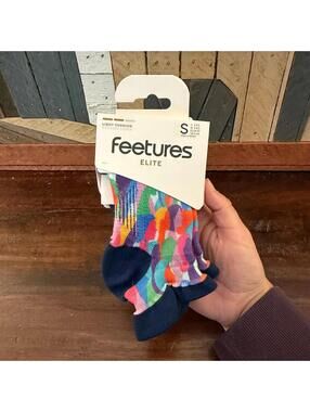 NEW Feetures Elite Light Cushion No Show Tab Socks - Bold Figures (Small)